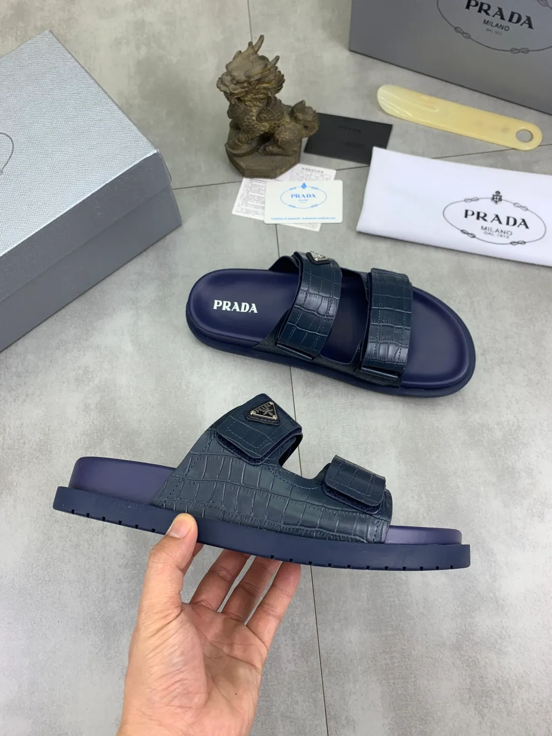 Men's shoes 💰P340💰【New style】🎁🎁🎁 PRADA Prada's new casual slippers, original official website, perfect workmanship, transmitting a kind of noble luxury, sublimating its definition of luxury in Prada's high-end extraordinary craftsmanship. Original combination outsole, code number: 38-44 (45 customized) Multiple colors 🉑️ to choose from